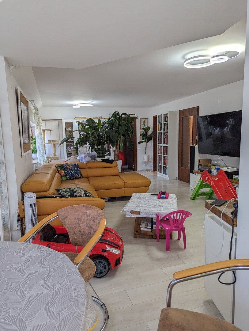 Prenájom bytu 4-izbový 145 m², Kriegstr., Pforzheim, Bádensko-Wurttembersko Prenájom bytu 4-izbový 145 m², Kriegstr., Pforzheim, Bádensko-Wurttembersko
