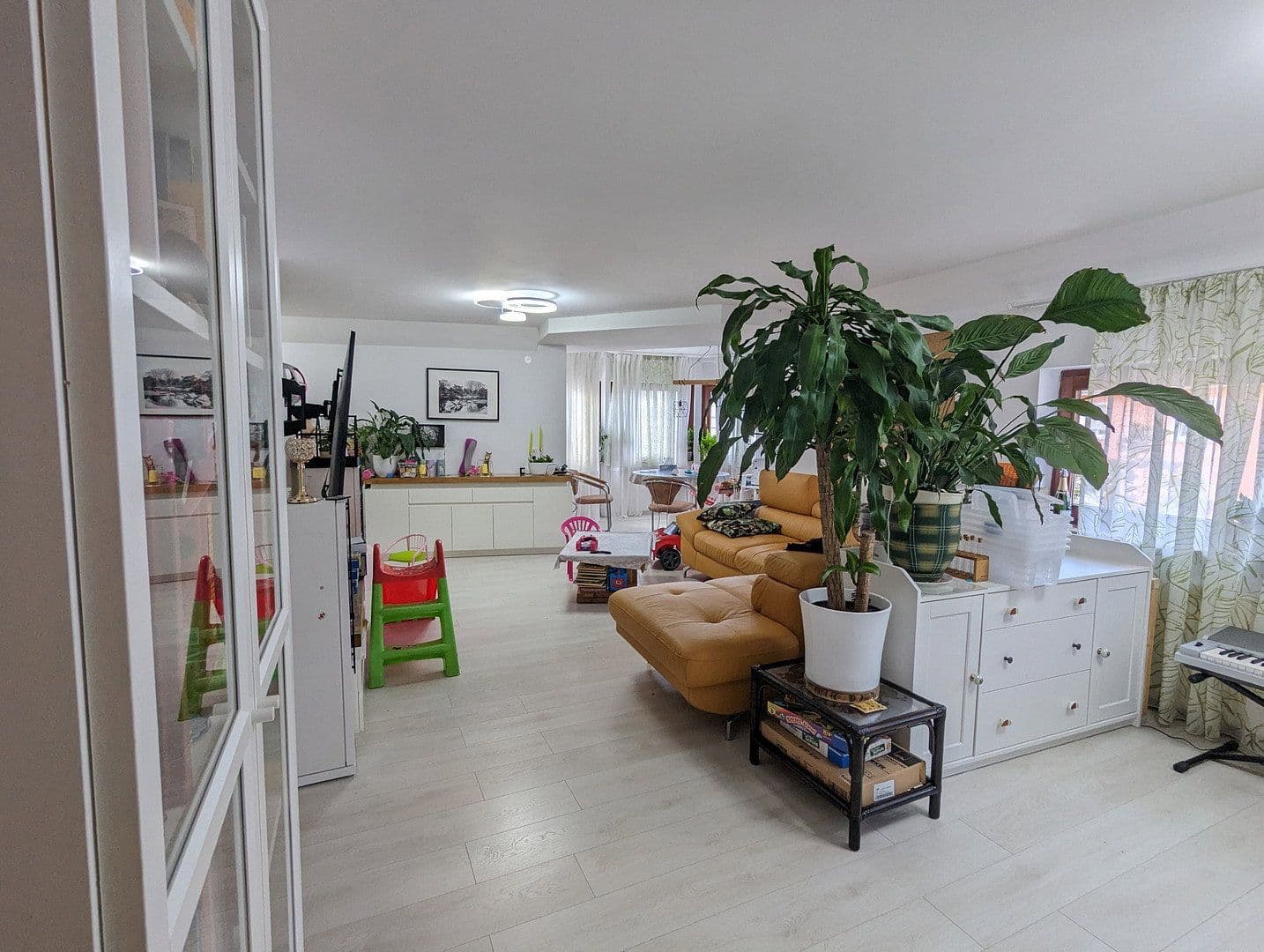 Prenájom bytu 4-izbový 145 m², Kriegstr., Pforzheim, Bádensko-Wurttembersko Prenájom bytu 4-izbový 145 m², Kriegstr., Pforzheim, Bádensko-Wurttembersko