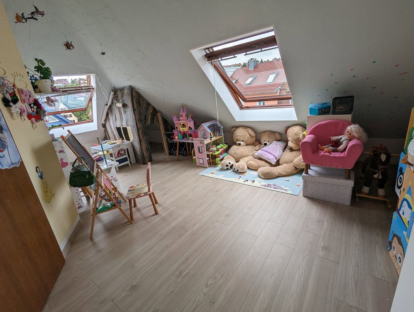 Prenájom bytu 4-izbový 145 m², Kriegstr., Pforzheim, Bádensko-Wurttembersko Prenájom bytu 4-izbový 145 m², Kriegstr., Pforzheim, Bádensko-Wurttembersko