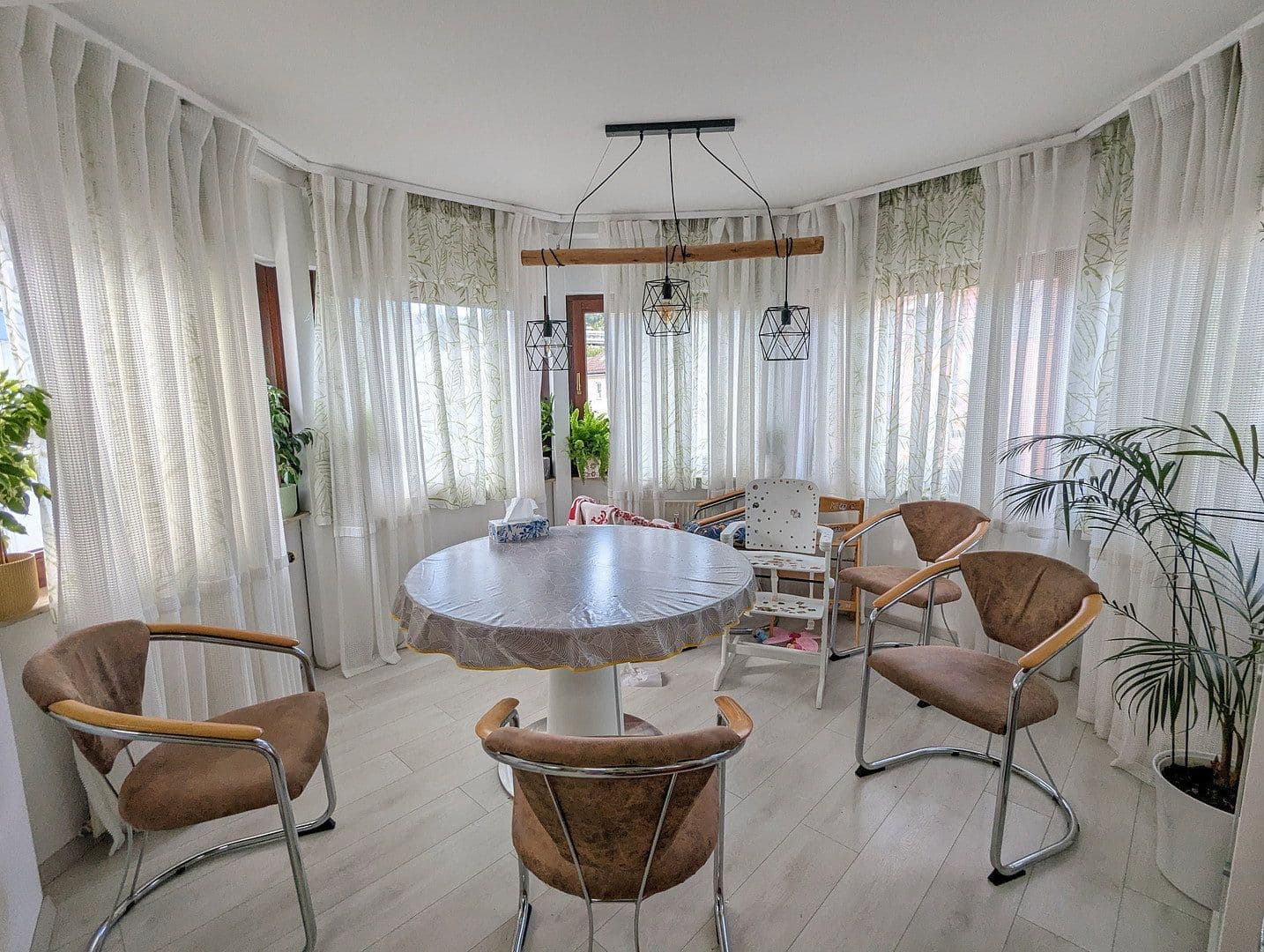 Prenájom bytu 4-izbový 145 m², Kriegstr., Pforzheim, Bádensko-Wurttembersko Prenájom bytu 4-izbový 145 m², Kriegstr., Pforzheim, Bádensko-Wurttembersko