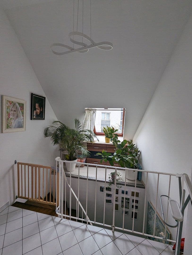 Prenájom bytu 4-izbový 145 m², Kriegstr., Pforzheim, Bádensko-Wurttembersko Prenájom bytu 4-izbový 145 m², Kriegstr., Pforzheim, Bádensko-Wurttembersko