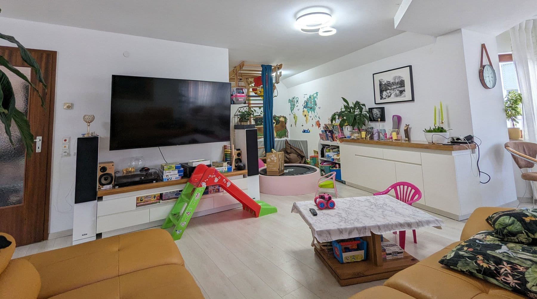 Prenájom bytu 4-izbový 145 m², Kriegstr., Pforzheim, Bádensko-Wurttembersko Prenájom bytu 4-izbový 145 m², Kriegstr., Pforzheim, Bádensko-Wurttembersko
