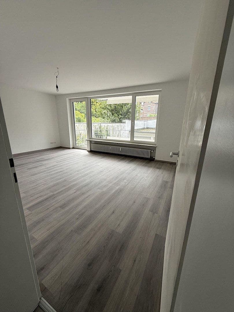 Prenájom bytu 2-izbový 110 m², Düsseldorf, Severné Porýnie - Westfálsko Prenájom bytu 2-izbový 110 m², Düsseldorf, Severné Porýnie - Westfálsko