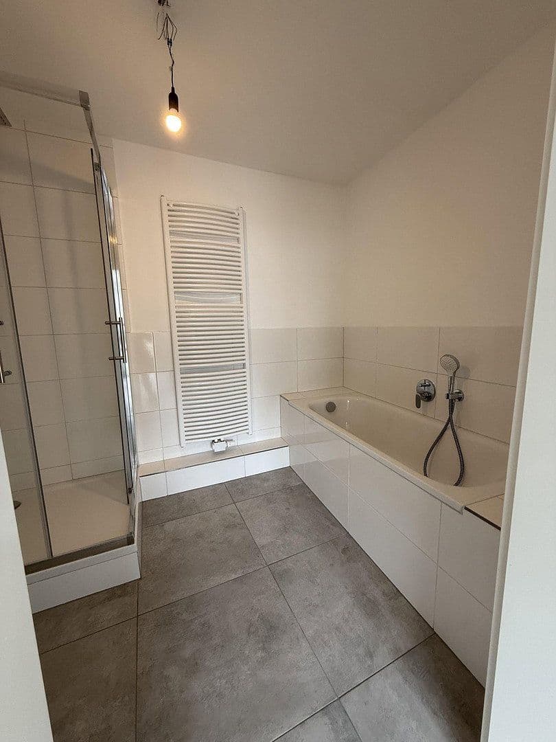 Prenájom bytu 2-izbový 110 m², Düsseldorf, Severné Porýnie - Westfálsko Prenájom bytu 2-izbový 110 m², Düsseldorf, Severné Porýnie - Westfálsko
