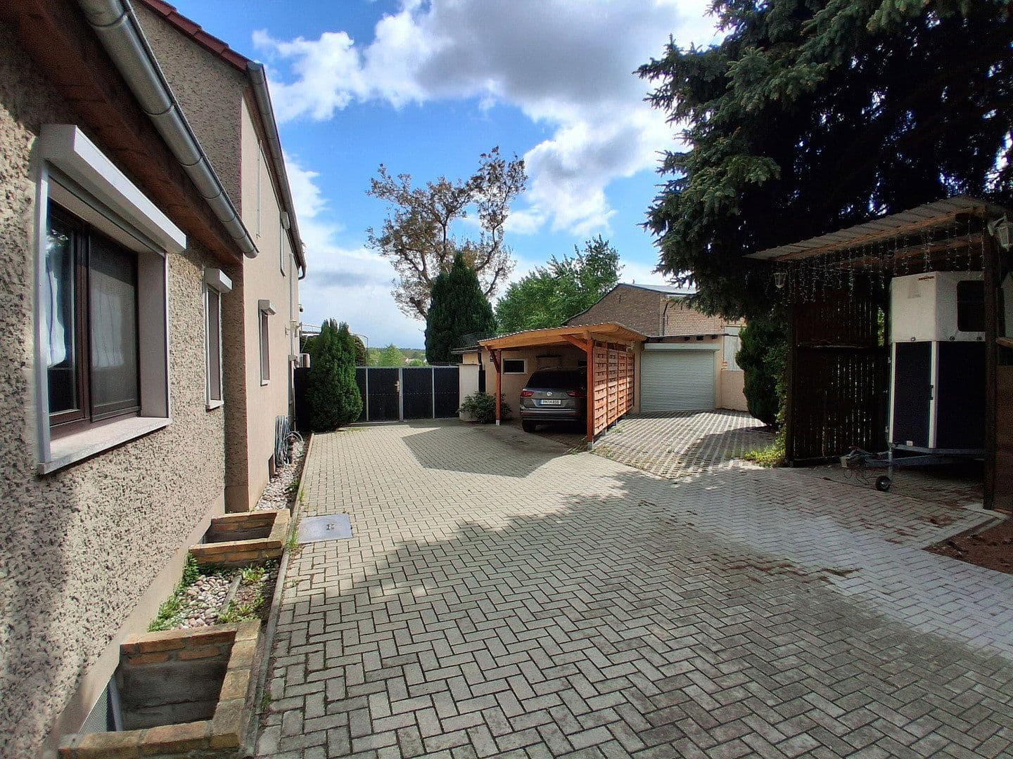 Predaj domu 170 m², pozemek 11.132 m², Kloster Lehnin, Brandenbursko Predaj domu 170 m², pozemek 11.132 m², Kloster Lehnin, Brandenbursko