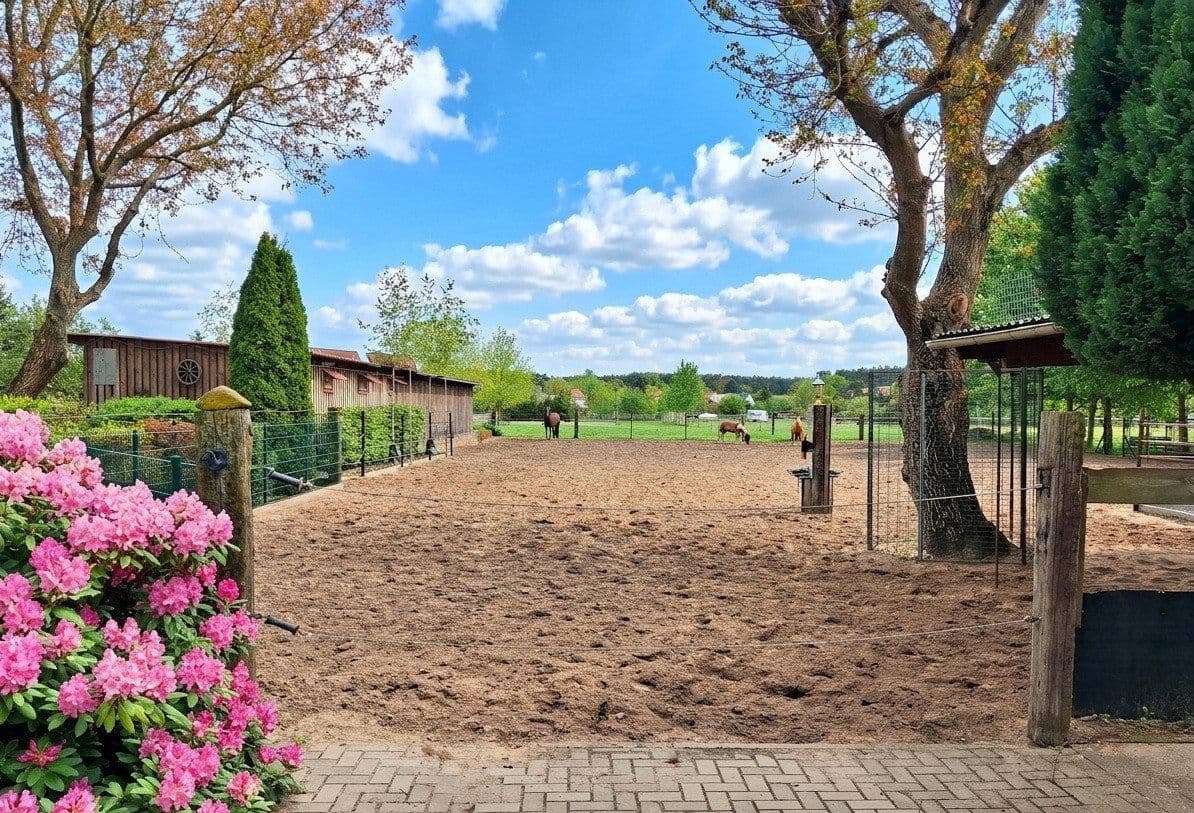Predaj domu 170 m², pozemek 11.132 m², Kloster Lehnin, Brandenbursko Predaj domu 170 m², pozemek 11.132 m², Kloster Lehnin, Brandenbursko