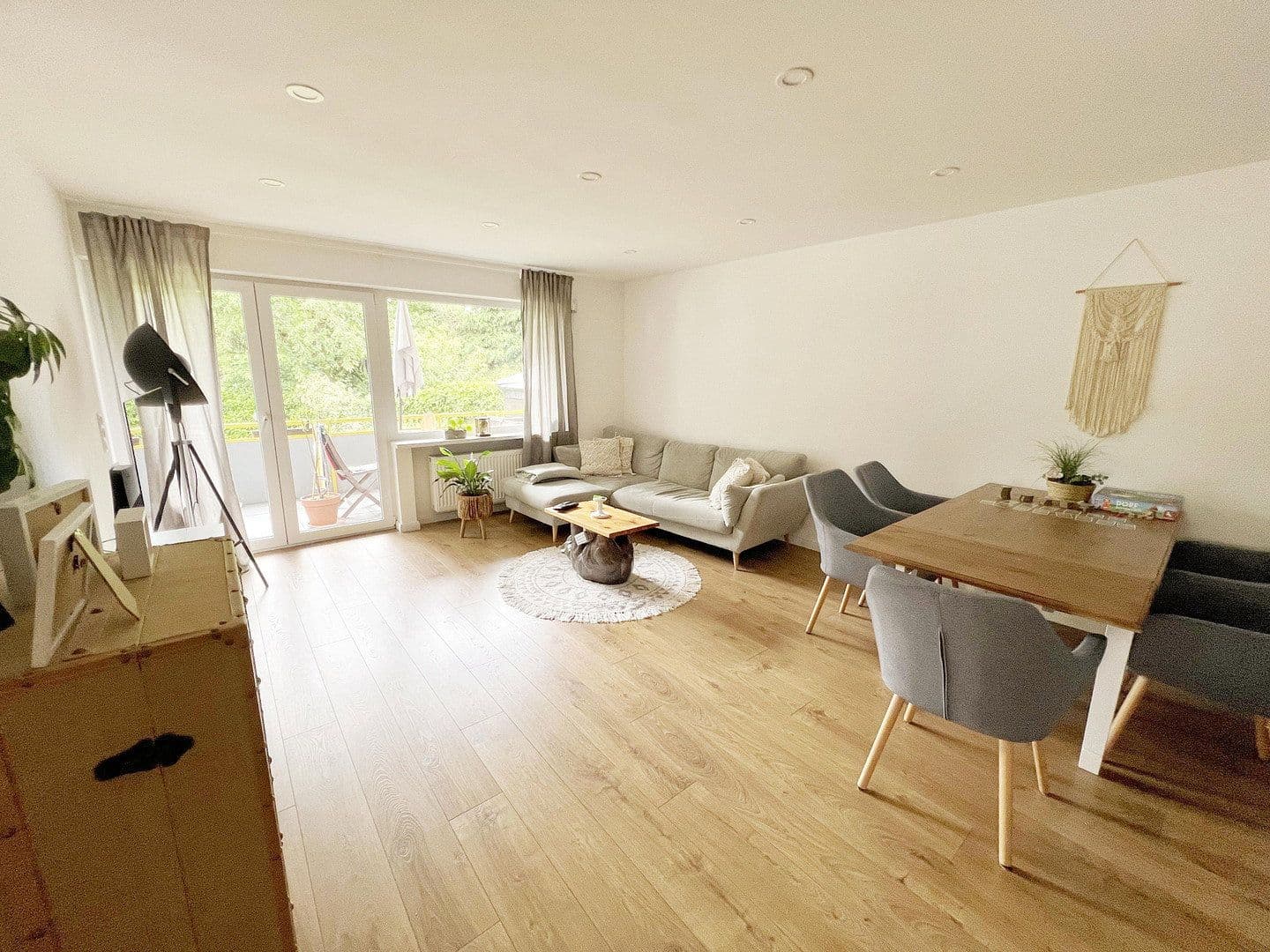 Prenájom bytu 3-izbový 88 m², Samansstr. 17, Bonn, Severné Porýnie - Westfálsko Prenájom bytu 3-izbový 88 m², Samansstr. 17, Bonn, Severné Porýnie - Westfálsko