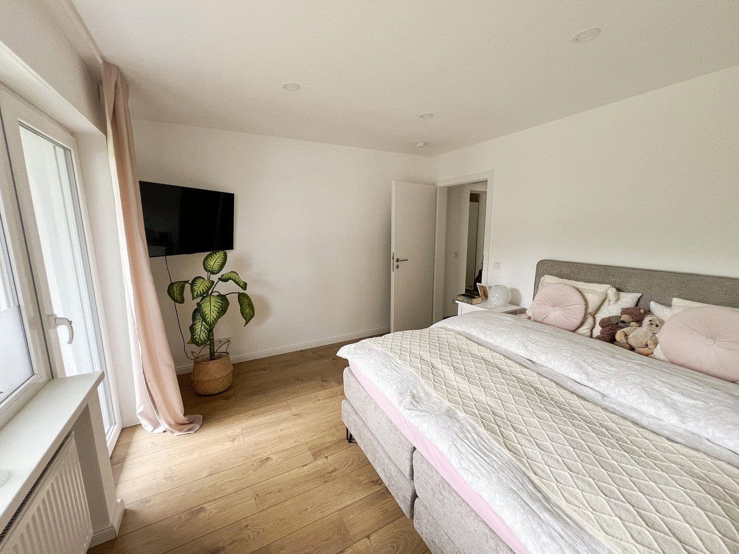 Prenájom bytu 3-izbový 88 m², Samansstr. 17, Bonn, Severné Porýnie - Westfálsko Prenájom bytu 3-izbový 88 m², Samansstr. 17, Bonn, Severné Porýnie - Westfálsko