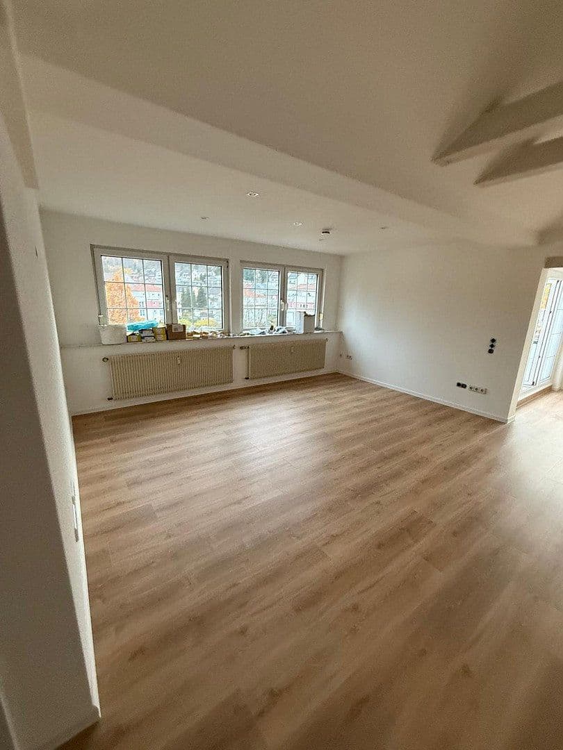 Prenájom bytu 5-izbový 200 m², Ludwig-Schmank-Str.1, Bad Orb, Hesensko Prenájom bytu 5-izbový 200 m², Ludwig-Schmank-Str.1, Bad Orb, Hesensko