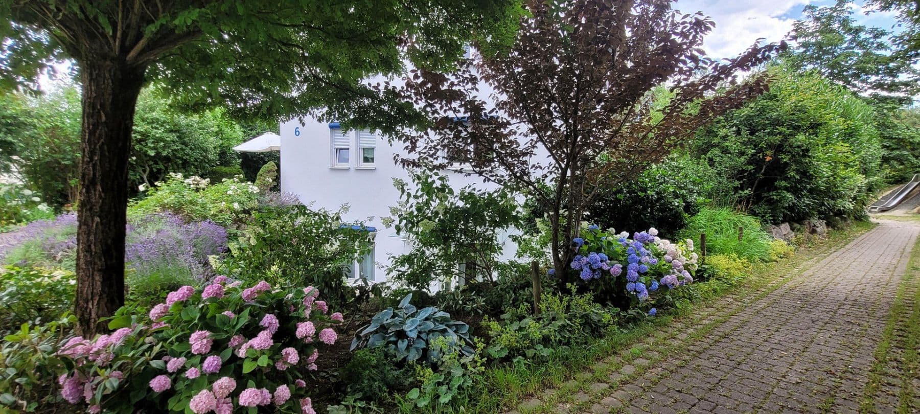 Predaj domu 224 m², pozemek 568 m², Jestetten, Bádensko-Wurttembersko Predaj domu 224 m², pozemek 568 m², Jestetten, Bádensko-Wurttembersko