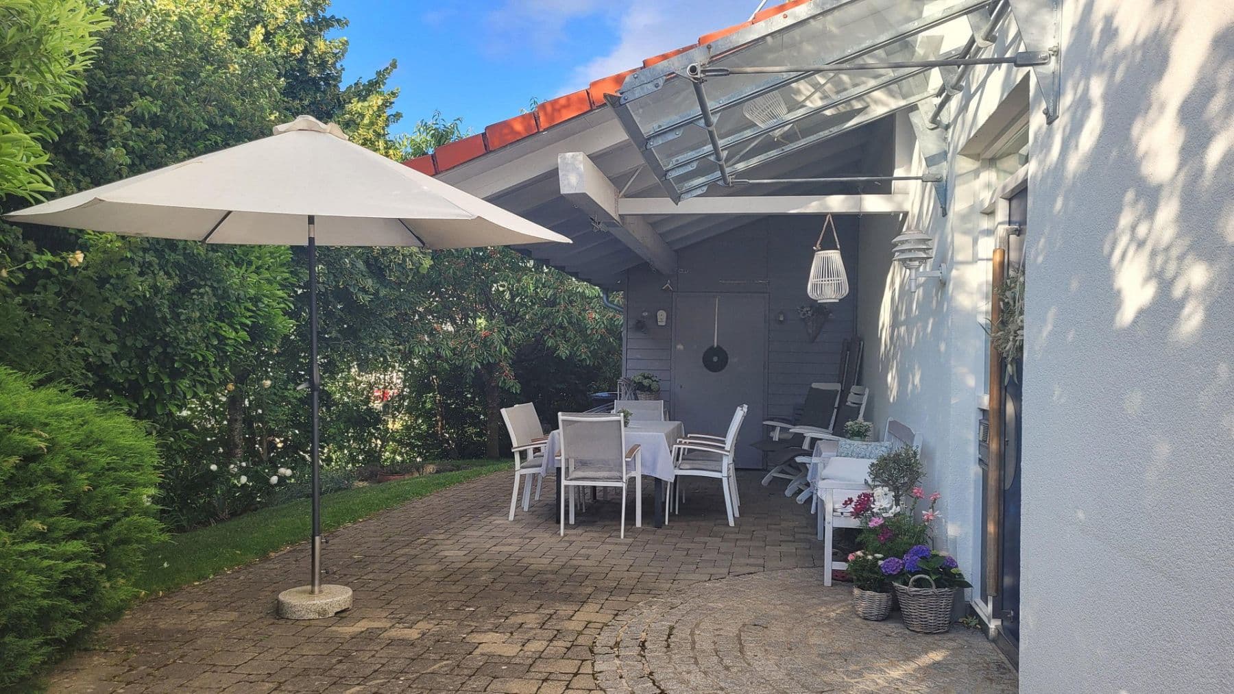 Predaj domu 224 m², pozemek 568 m², Jestetten, Bádensko-Wurttembersko Predaj domu 224 m², pozemek 568 m², Jestetten, Bádensko-Wurttembersko
