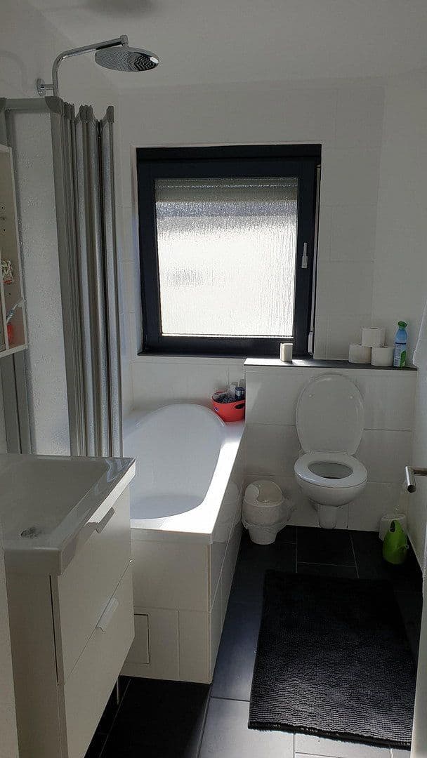 Prenájom bytu 3-izbový 77 m², Gärtringen, Bádensko-Wurttembersko Prenájom bytu 3-izbový 77 m², Gärtringen, Bádensko-Wurttembersko