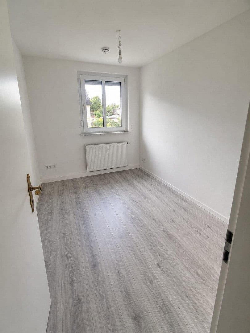 Prenájom bytu 4-izbový 80 m², Waldkraiburg, Bavorsko Prenájom bytu 4-izbový 80 m², Waldkraiburg, Bavorsko