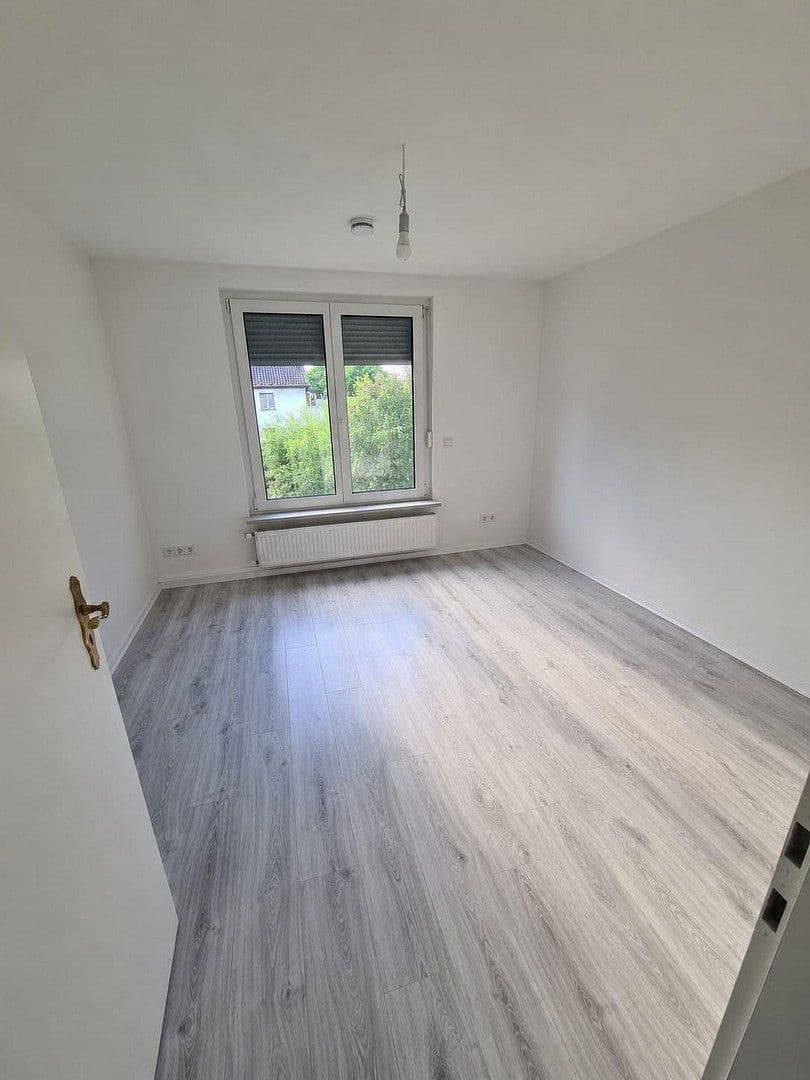 Prenájom bytu 4-izbový 80 m², Waldkraiburg, Bavorsko Prenájom bytu 4-izbový 80 m², Waldkraiburg, Bavorsko