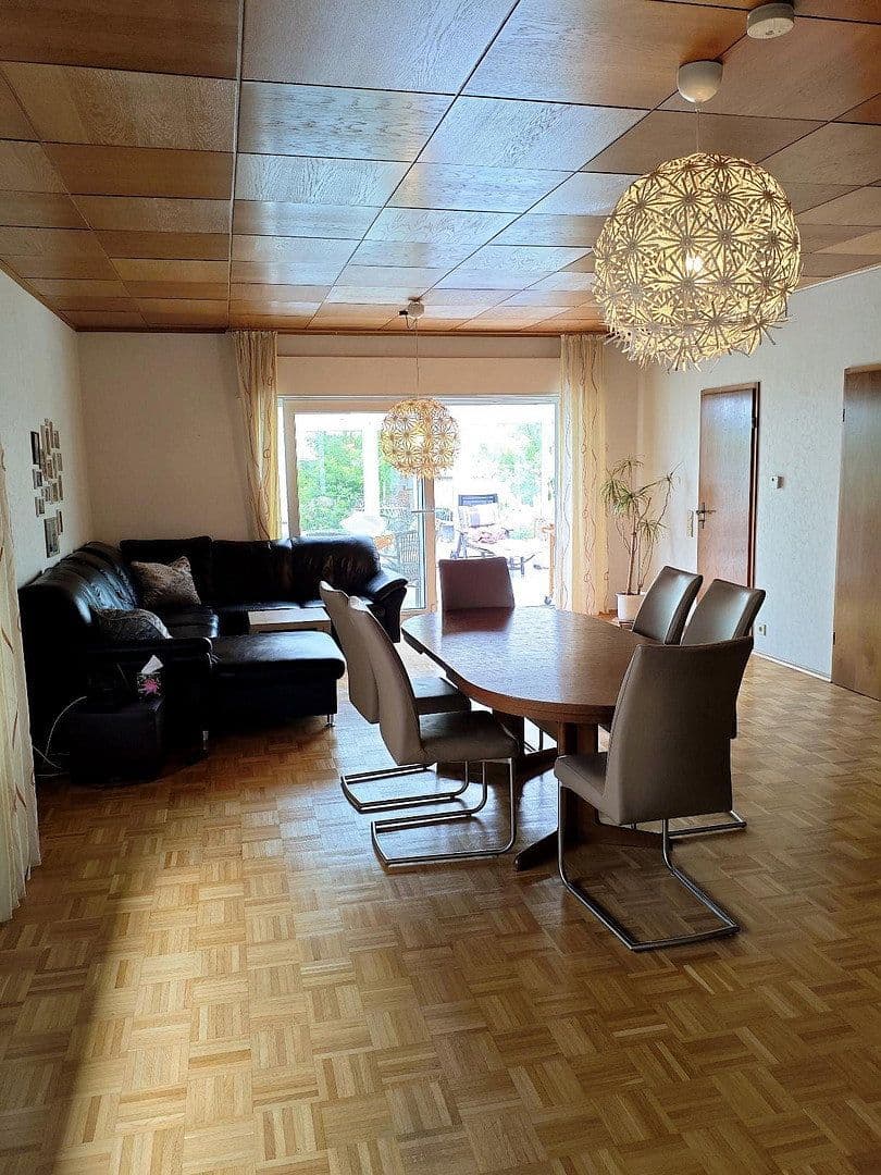 Prenájom domu 158 m², pozemek 895 m², Schulstraße 4, Neuwied, Porýnie-Falcko Prenájom domu 158 m², pozemek 895 m², Schulstraße 4, Neuwied, Porýnie-Falcko