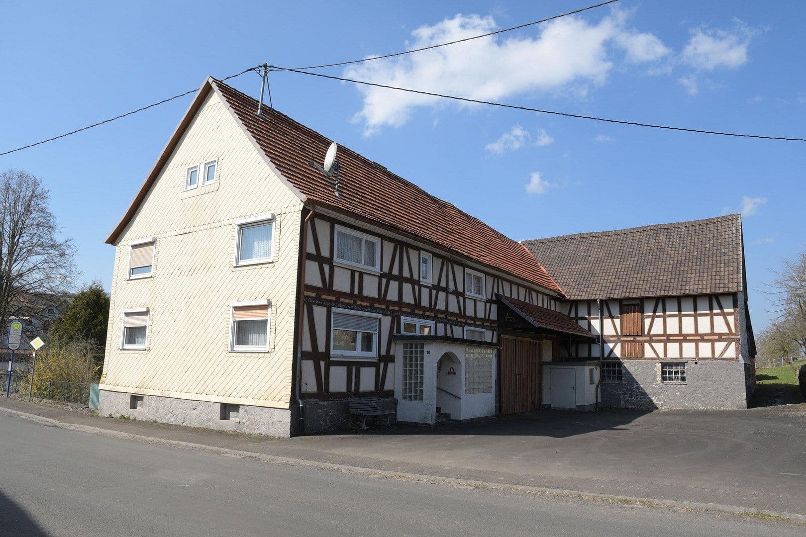 Predaj domu 194 m², pozemek 14.250 m², Erlenstraße 10, Feldatal, Hesensko Predaj domu 194 m², pozemek 14.250 m², Erlenstraße 10, Feldatal, Hesensko
