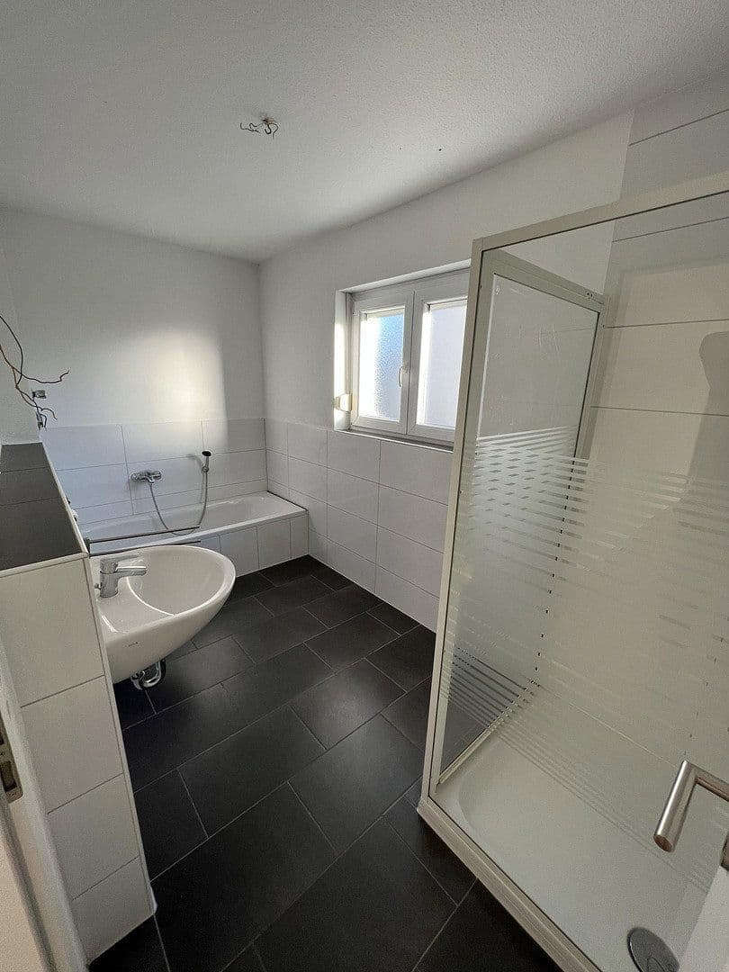 Prenájom bytu 2-izbový 82 m², Mühlhausener Str. 49, Östringen, Bádensko-Wurttembersko Prenájom bytu 2-izbový 82 m², Mühlhausener Str. 49, Östringen, Bádensko-Wurttembersko