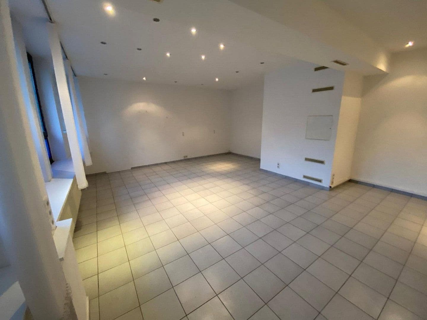 Prenájom nebytového priestoru 389 m², Bahnstraße 26, Wuppertal, Severné Porýnie - Westfálsko Prenájom nebytového priestoru 389 m², Bahnstraße 26, Wuppertal, Severné Porýnie - Westfálsko