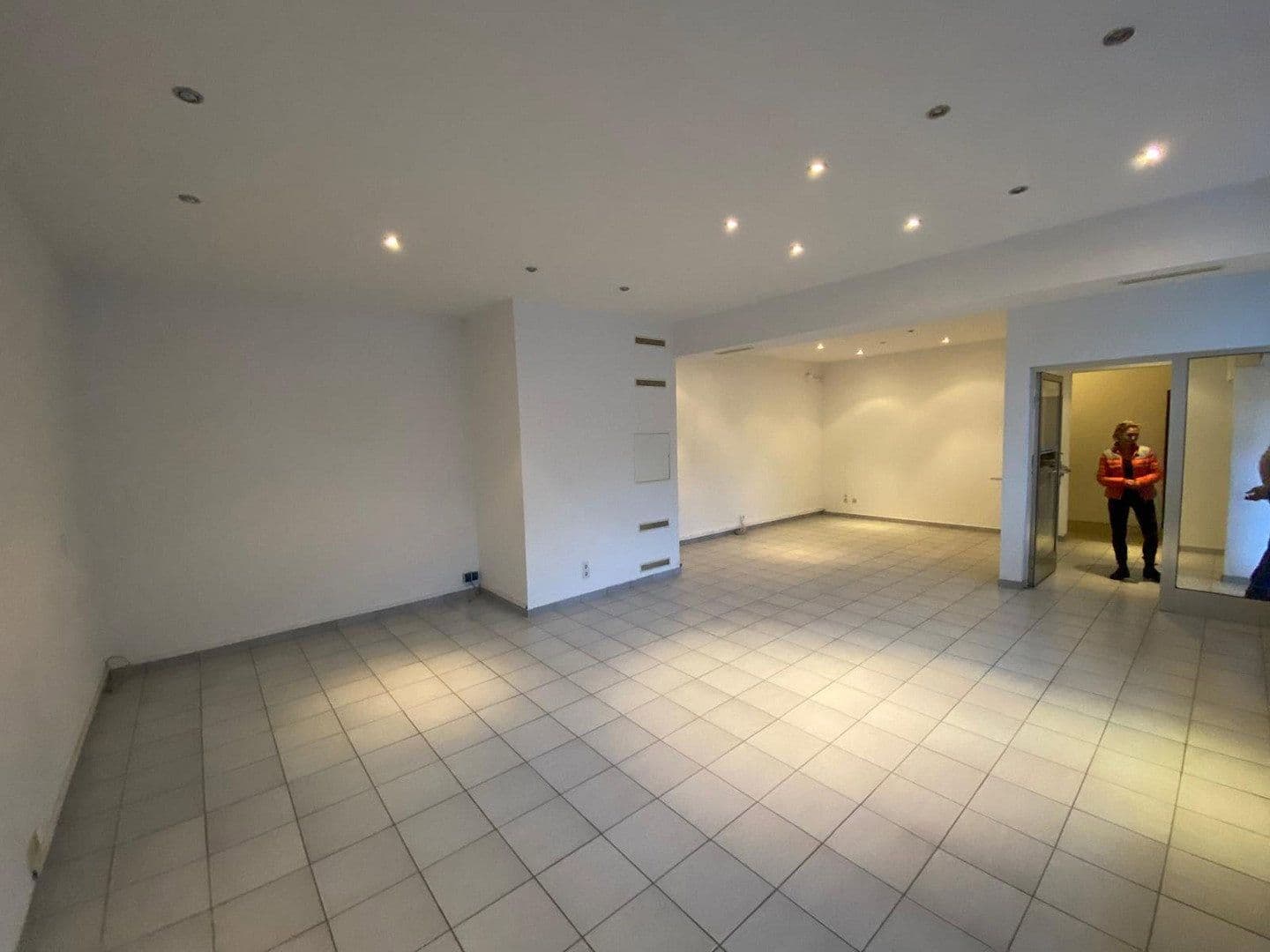 Prenájom nebytového priestoru 389 m², Bahnstraße 26, Wuppertal, Severné Porýnie - Westfálsko Prenájom nebytového priestoru 389 m², Bahnstraße 26, Wuppertal, Severné Porýnie - Westfálsko