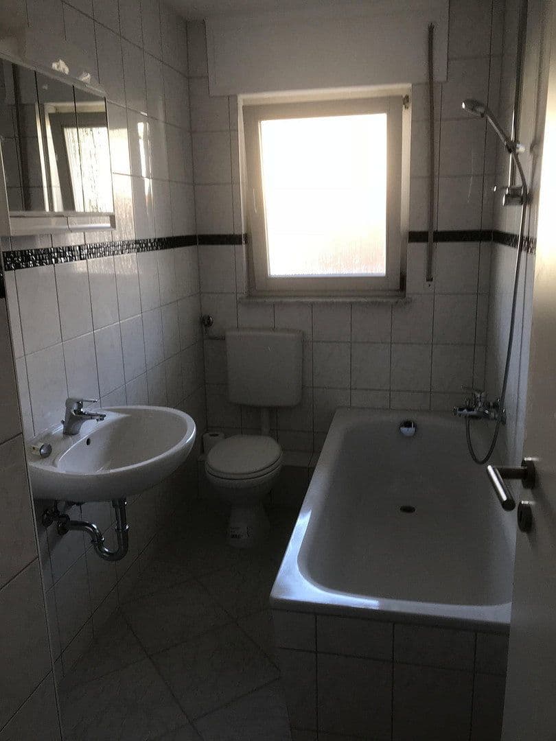 Prenájom bytu 2-izbový 69 m², Karlsruhe, Bádensko-Wurttembersko Prenájom bytu 2-izbový 69 m², Karlsruhe, Bádensko-Wurttembersko