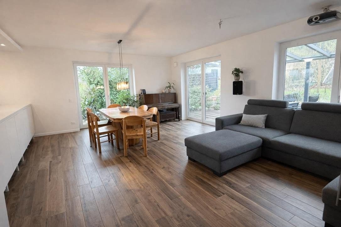 Predaj domu 166 m², pozemek 545 m², Neu-Anspach, Hesensko Predaj domu 166 m², pozemek 545 m², Neu-Anspach, Hesensko