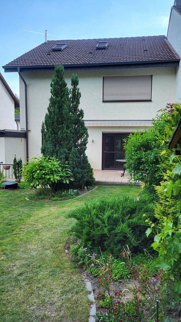 Predaj domu 195 m², pozemek 356 m², Am Waldfrieden 38, Oftersheim, Bádensko-Wurttembersko Predaj domu 195 m², pozemek 356 m², Am Waldfrieden 38, Oftersheim, Bádensko-Wurttembersko