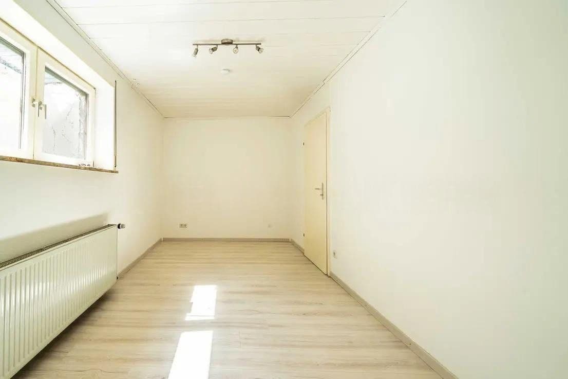 Prenájom bytu 3-izbový 125 m², Sinsheim, Bádensko-Wurttembersko Prenájom bytu 3-izbový 125 m², Sinsheim, Bádensko-Wurttembersko