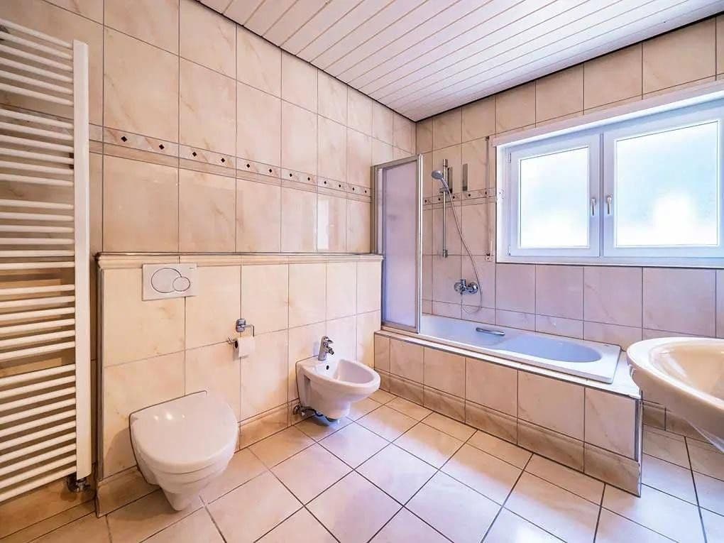 Prenájom bytu 3-izbový 125 m², Sinsheim, Bádensko-Wurttembersko Prenájom bytu 3-izbový 125 m², Sinsheim, Bádensko-Wurttembersko