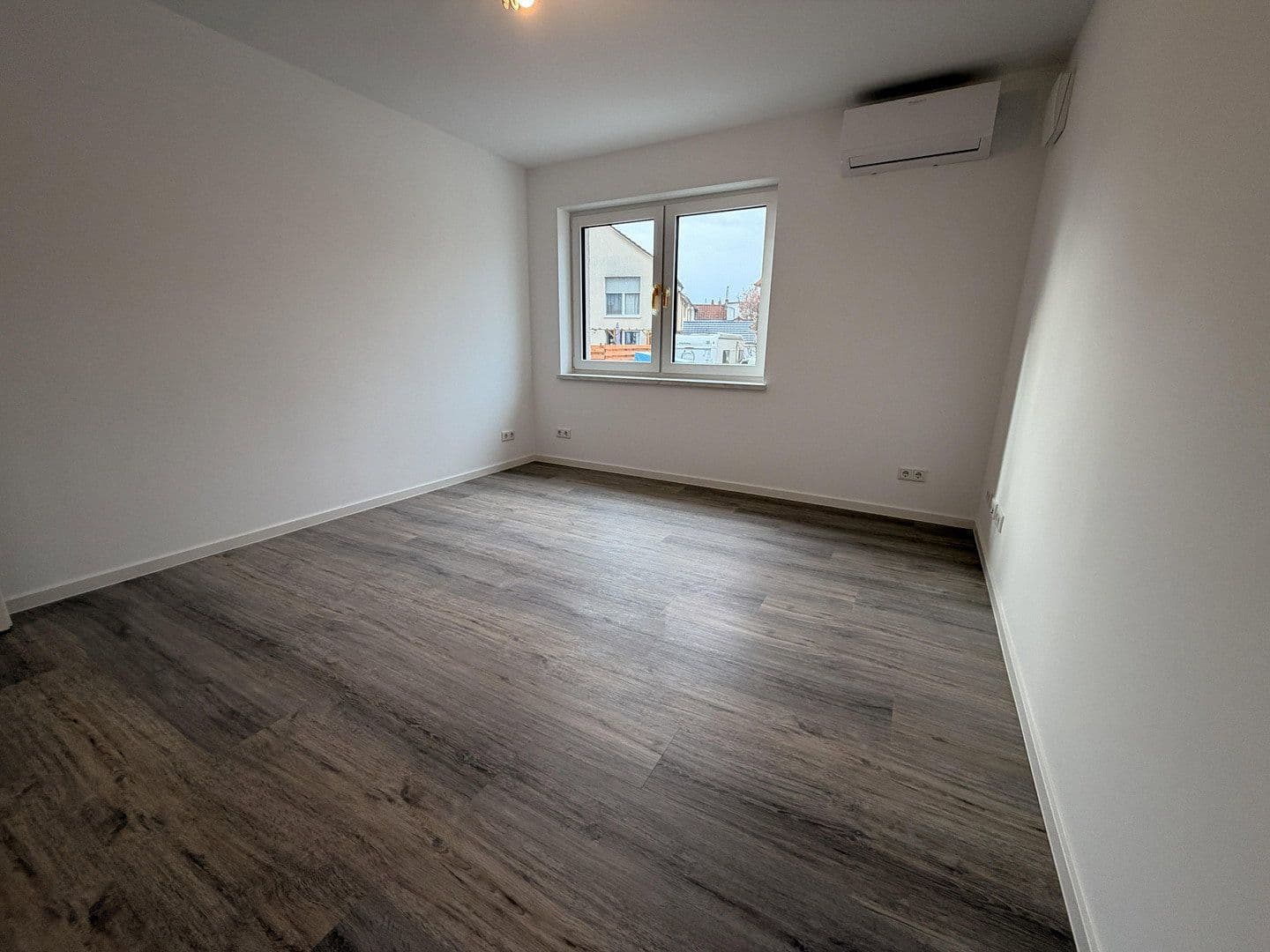 Prenájom domu 80 m², pozemek 370 m², Römerberg, Porýnie-Falcko Prenájom domu 80 m², pozemek 370 m², Römerberg, Porýnie-Falcko