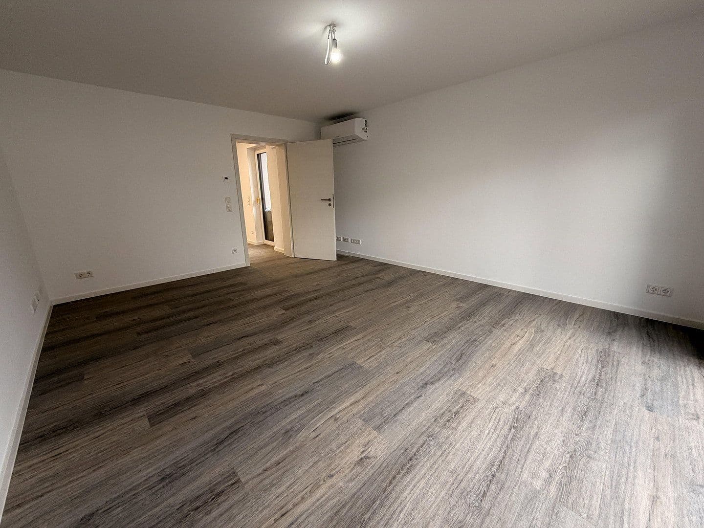 Prenájom domu 80 m², pozemek 370 m², Römerberg, Porýnie-Falcko Prenájom domu 80 m², pozemek 370 m², Römerberg, Porýnie-Falcko
