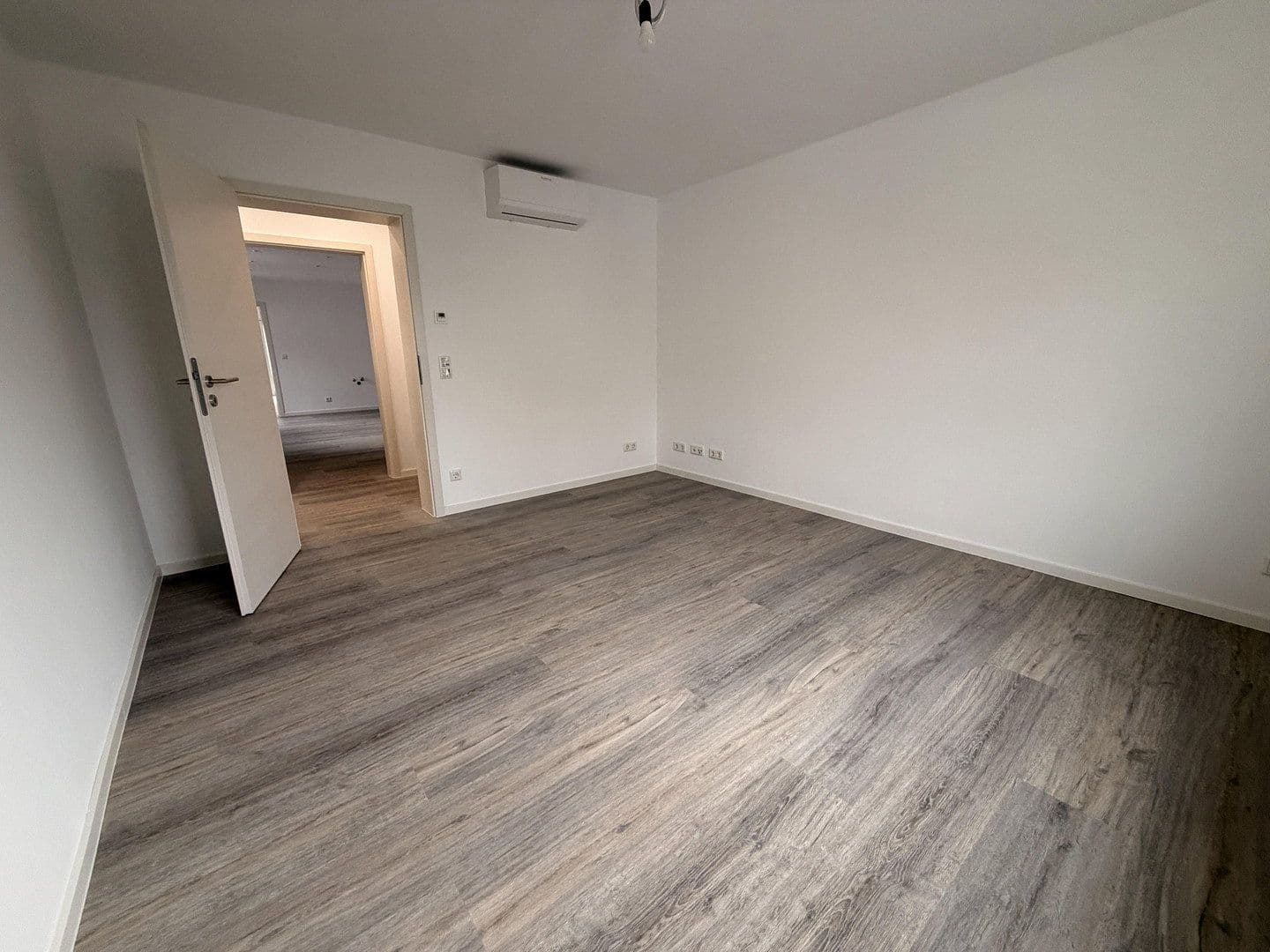 Prenájom domu 80 m², pozemek 370 m², Römerberg, Porýnie-Falcko Prenájom domu 80 m², pozemek 370 m², Römerberg, Porýnie-Falcko