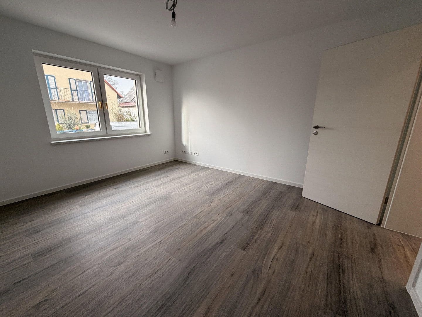 Prenájom domu 80 m², pozemek 370 m², Römerberg, Porýnie-Falcko Prenájom domu 80 m², pozemek 370 m², Römerberg, Porýnie-Falcko