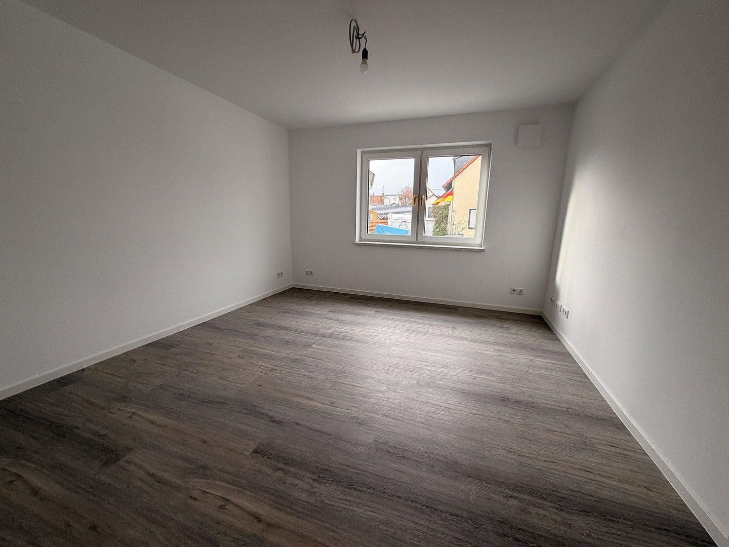 Prenájom domu 80 m², pozemek 370 m², Römerberg, Porýnie-Falcko Prenájom domu 80 m², pozemek 370 m², Römerberg, Porýnie-Falcko