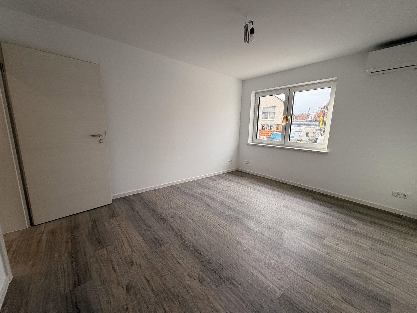 Prenájom domu 80 m², pozemek 370 m², Römerberg, Porýnie-Falcko Prenájom domu 80 m², pozemek 370 m², Römerberg, Porýnie-Falcko