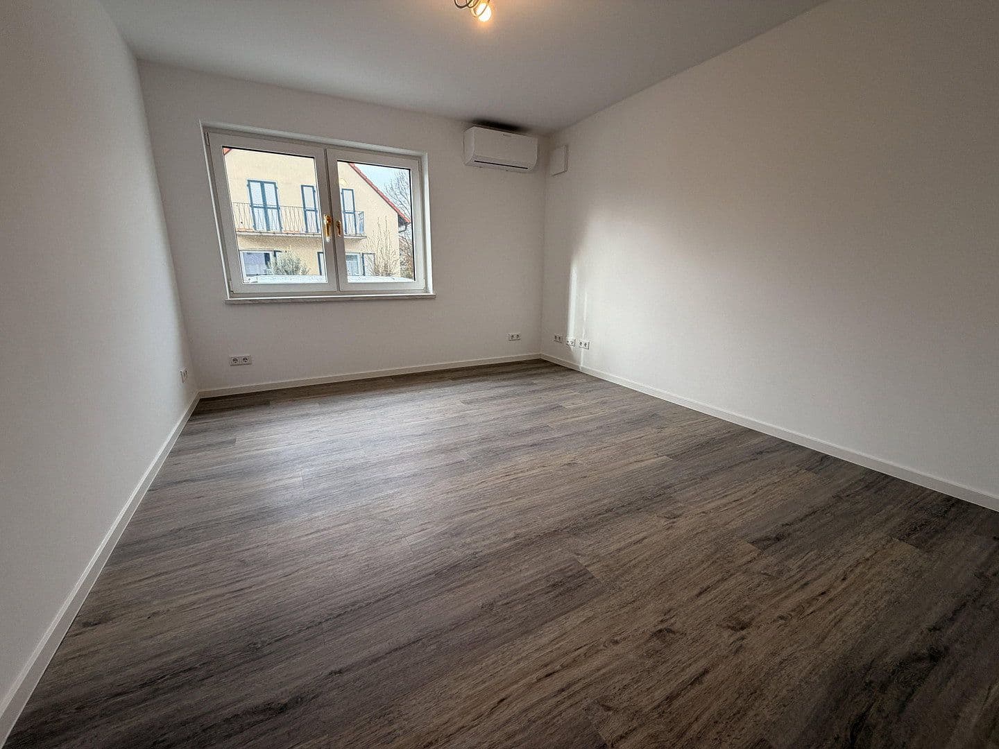 Prenájom domu 80 m², pozemek 370 m², Römerberg, Porýnie-Falcko Prenájom domu 80 m², pozemek 370 m², Römerberg, Porýnie-Falcko