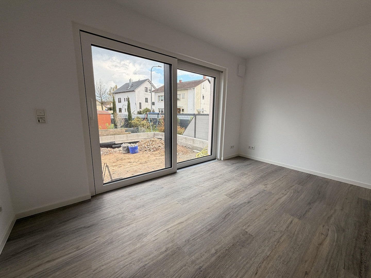 Prenájom domu 80 m², pozemek 370 m², Römerberg, Porýnie-Falcko Prenájom domu 80 m², pozemek 370 m², Römerberg, Porýnie-Falcko