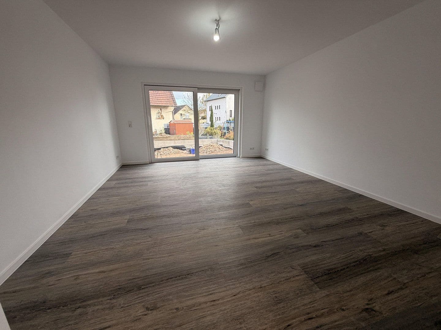 Prenájom domu 80 m², pozemek 370 m², Römerberg, Porýnie-Falcko Prenájom domu 80 m², pozemek 370 m², Römerberg, Porýnie-Falcko