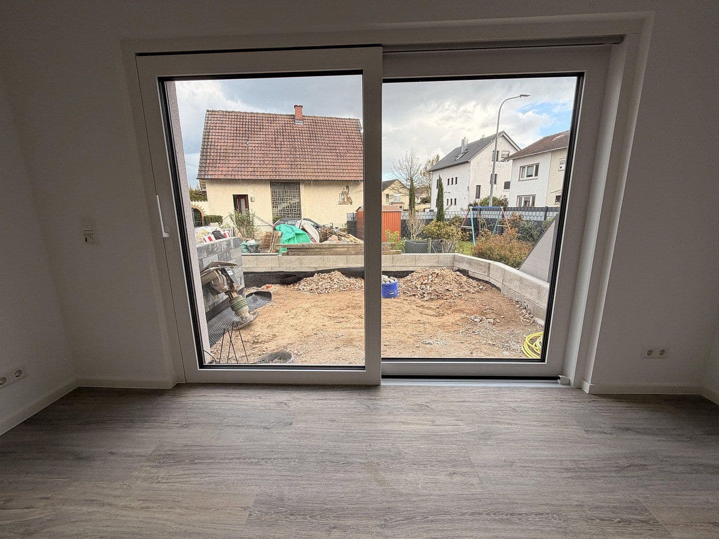 Prenájom domu 80 m², pozemek 370 m², Römerberg, Porýnie-Falcko Prenájom domu 80 m², pozemek 370 m², Römerberg, Porýnie-Falcko