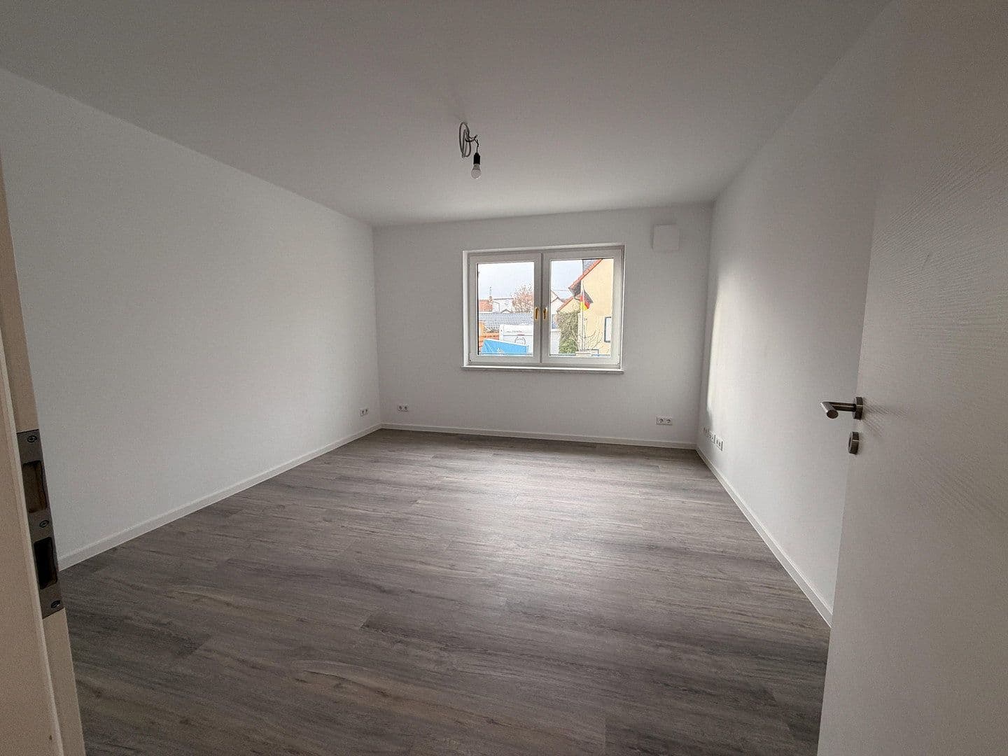 Prenájom domu 80 m², pozemek 370 m², Römerberg, Porýnie-Falcko Prenájom domu 80 m², pozemek 370 m², Römerberg, Porýnie-Falcko