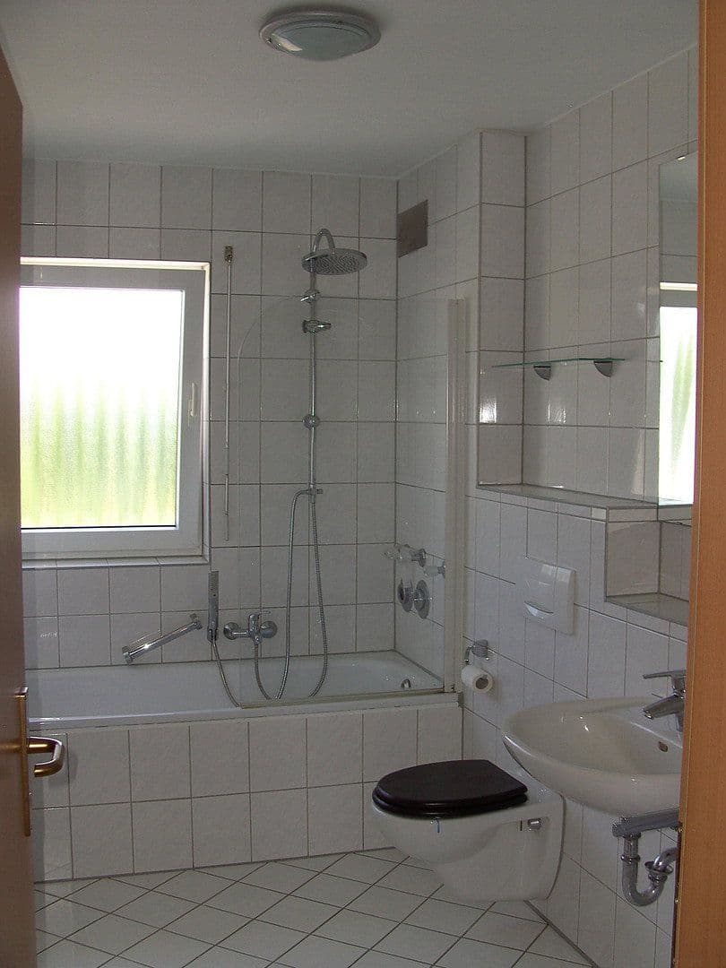 Prenájom bytu 4-izbový 90 m², Neuwied, Porýnie-Falcko Prenájom bytu 4-izbový 90 m², Neuwied, Porýnie-Falcko