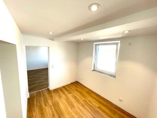 Prenájom bytu 4-izbový 120 m², Hauptstr. 142, Durmersheim, Bádensko-Wurttembersko Prenájom bytu 4-izbový 120 m², Hauptstr. 142, Durmersheim, Bádensko-Wurttembersko