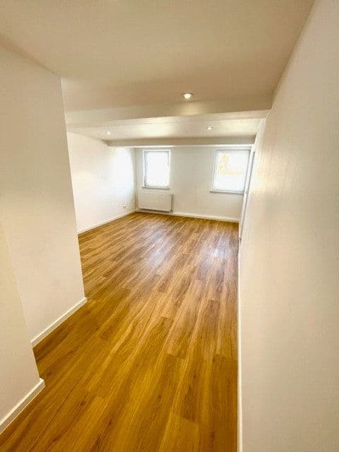 Prenájom bytu 4-izbový 120 m², Hauptstr. 142, Durmersheim, Bádensko-Wurttembersko Prenájom bytu 4-izbový 120 m², Hauptstr. 142, Durmersheim, Bádensko-Wurttembersko