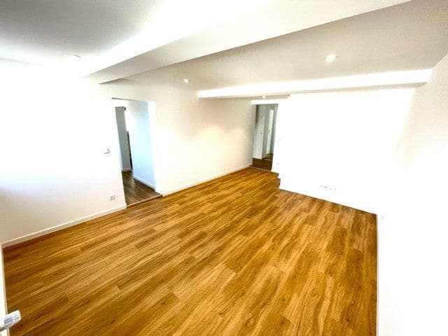 Prenájom bytu 4-izbový 120 m², Hauptstr. 142, Durmersheim, Bádensko-Wurttembersko Prenájom bytu 4-izbový 120 m², Hauptstr. 142, Durmersheim, Bádensko-Wurttembersko