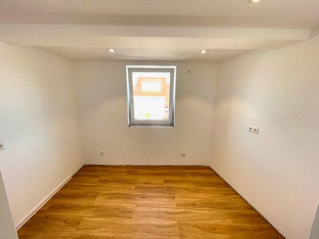Prenájom bytu 4-izbový 120 m², Hauptstr. 142, Durmersheim, Bádensko-Wurttembersko Prenájom bytu 4-izbový 120 m², Hauptstr. 142, Durmersheim, Bádensko-Wurttembersko