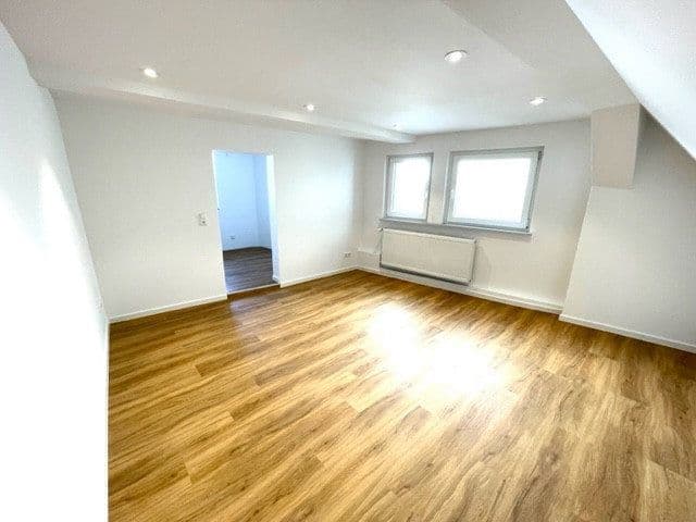 Prenájom bytu 4-izbový 120 m², Hauptstr. 142, Durmersheim, Bádensko-Wurttembersko Prenájom bytu 4-izbový 120 m², Hauptstr. 142, Durmersheim, Bádensko-Wurttembersko
