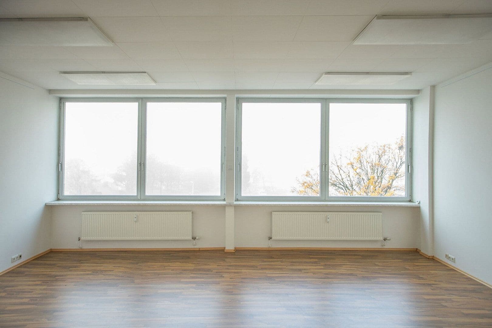 Prenájom kancelárie 1.000 m², Langweid am Lech, Bavorsko Prenájom kancelárie 1.000 m², Langweid am Lech, Bavorsko