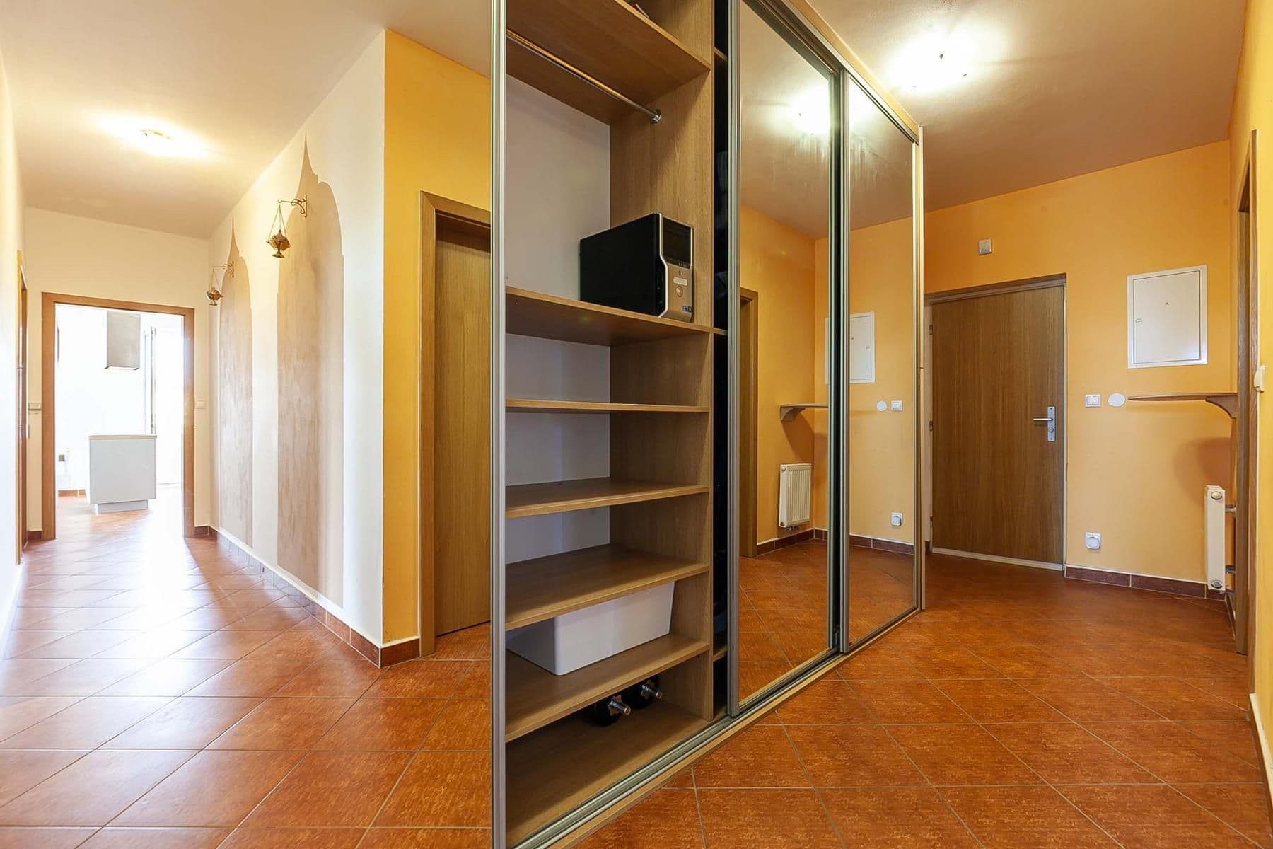 Predaj bytu 3-izbový 98 m², Meteorologická, Praha, Praha Predaj bytu 3-izbový 98 m², Meteorologická, Praha, Praha