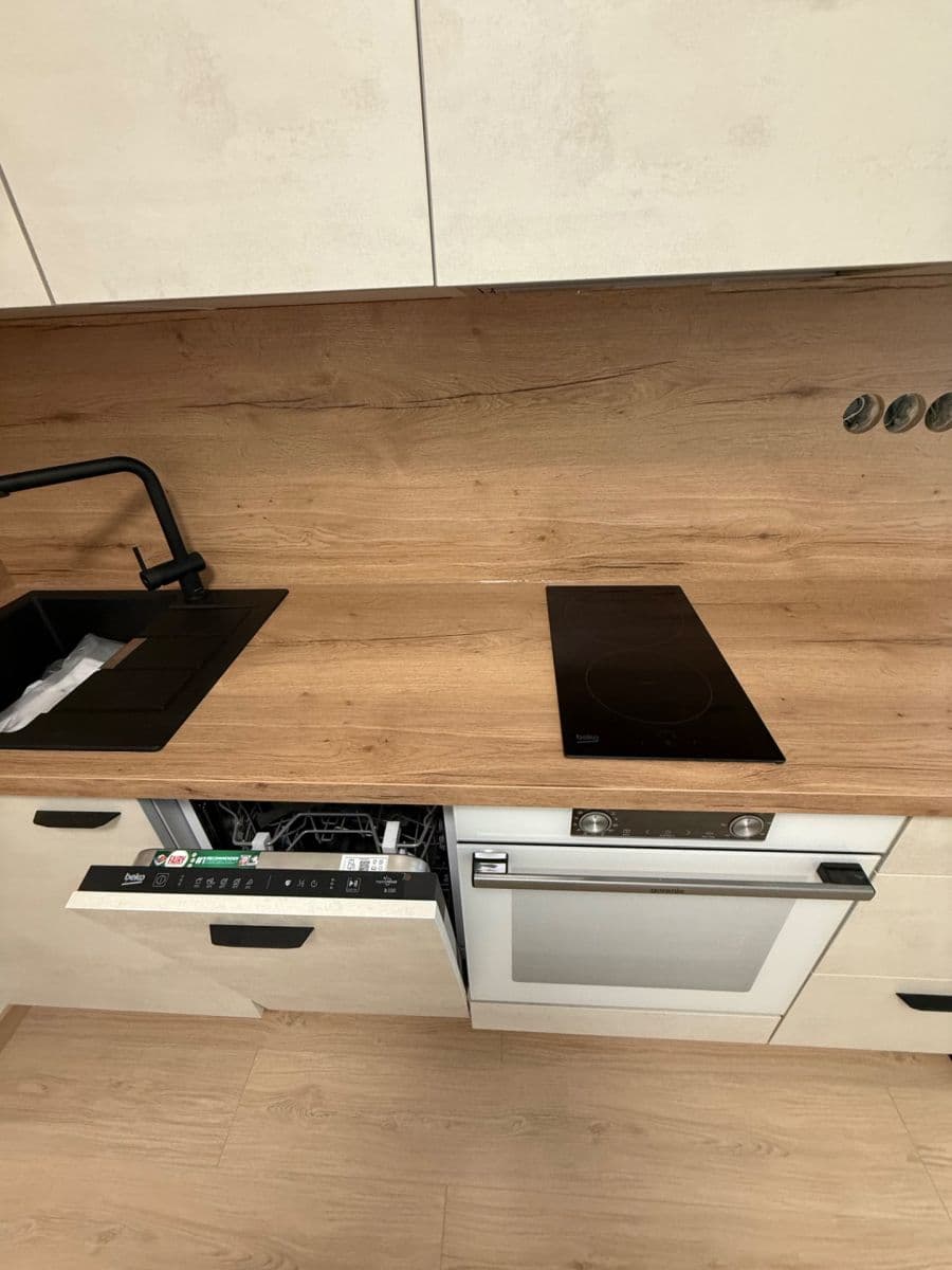 Prenájom bytu 1-izbový 32 m², Haenkeho, Praha, Praha Prenájom bytu 1-izbový 32 m², Haenkeho, Praha, Praha