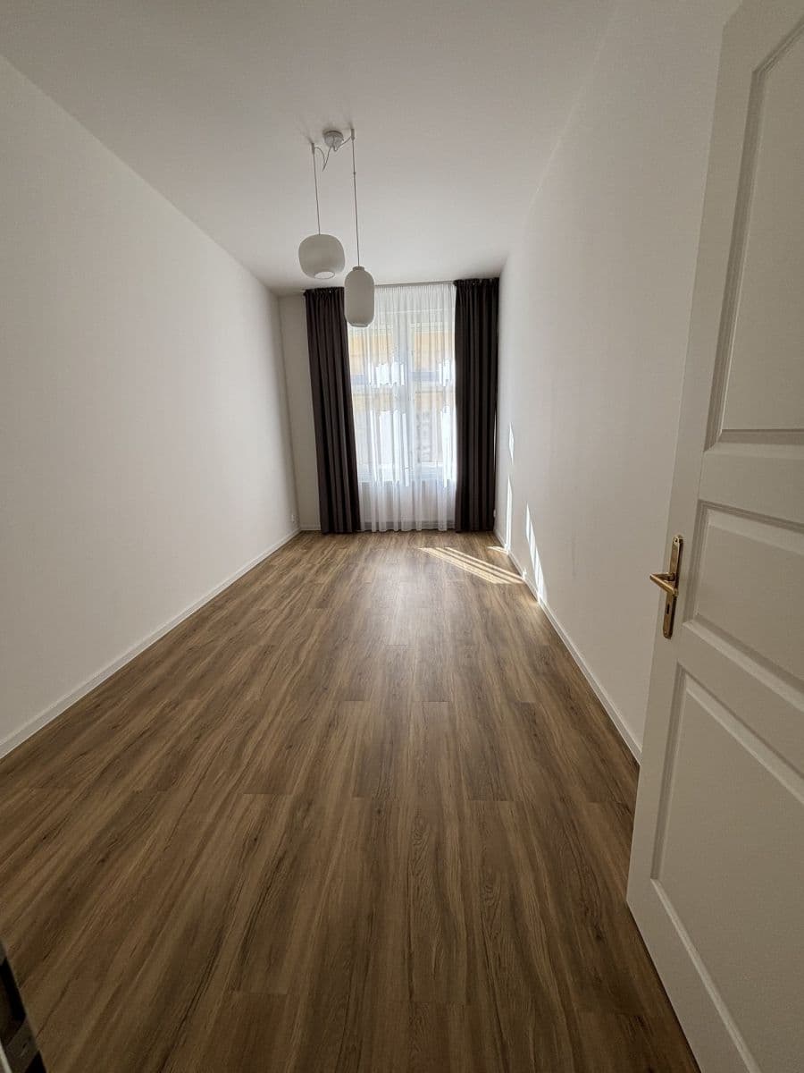 Prenájom bytu 3-izbový 78 m², Sládkova, Praha, Praha Prenájom bytu 3-izbový 78 m², Sládkova, Praha, Praha