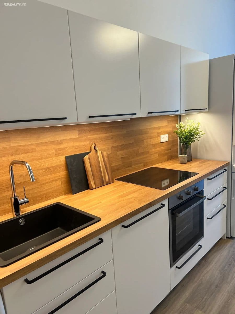 Prenájom bytu 3-izbový 78 m², Sládkova, Praha, Praha Prenájom bytu 3-izbový 78 m², Sládkova, Praha, Praha